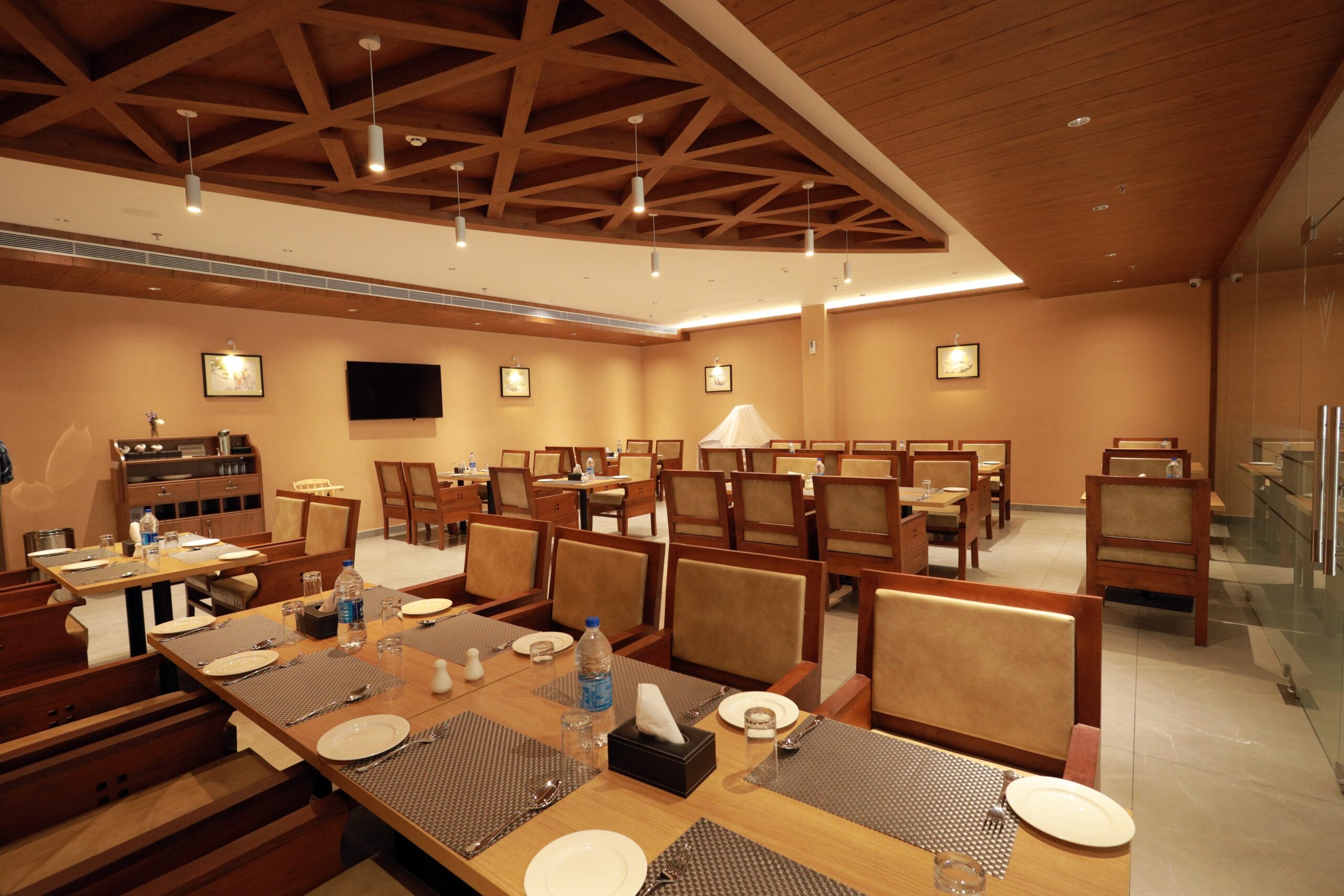 Hotel viraj Retret gallery - Restaurant image